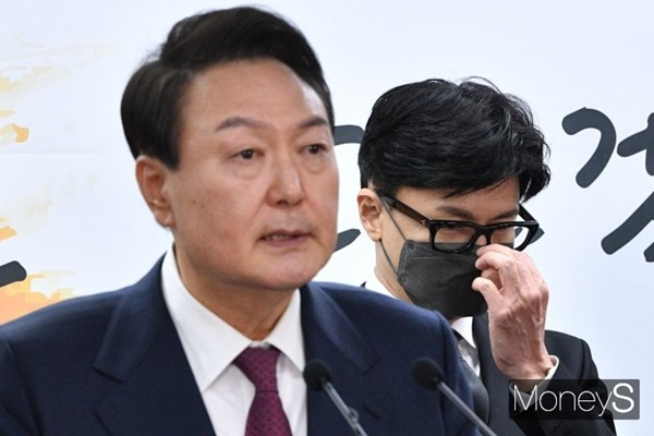 최재성 전 정무수석이 지난 12일 윤석열 대통령의 국무위원 임명 강행을 '한생한사'로 표현했다. 사진은 지난달 13일 서울 종로구 통의동 대통령직인수위원회 브리핑룸에서 2차 국무위원 후보 및 대통령 비서실장 인선을 발표하는 윤 대통령. /사진=인수위사진기자단