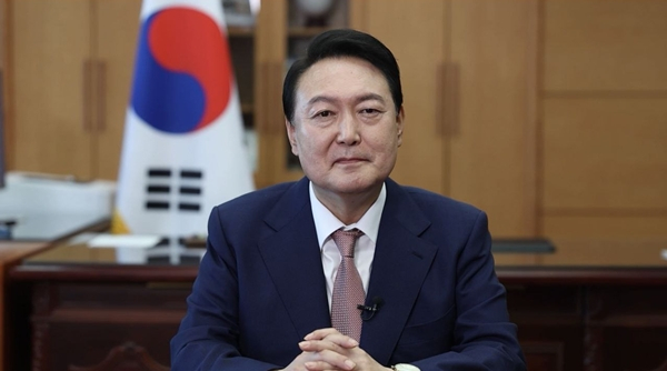 13일 여론조사 전문기업 한국갤럽에 따르면 윤석열 대통령에 대한 취임 후 첫 주차 지지율이 올라간 것으로 나타났다. 국정 운영 기대치는 전임 대통령들에 비해 낮았다. 사진은 지난 12일 글로벌 신종 코로나바이러스 감염증(코로나19) 정상회의 화상 연설 중인 윤 대통령. /사진=뉴스1