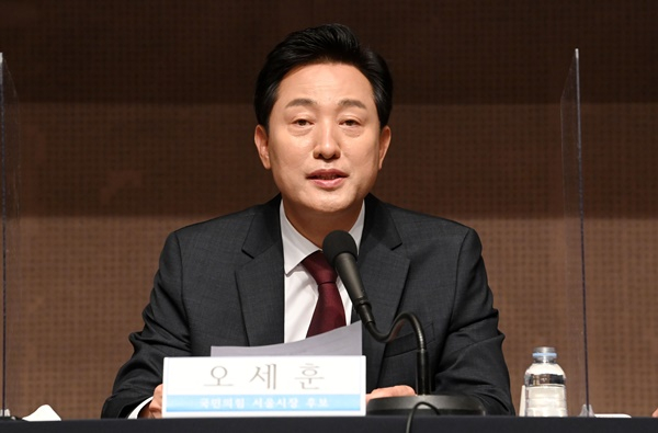 오세훈 국민의힘 서울시장 후보가 17일 한동훈 법무부 장관 후보자에 '기대감'을 드러내며 호평했다. 사진은 이날 서울 중구 프레스센터에서 열린 서울시장 후보 초청 관훈토론회에서 발언하는 오 후보. /사진=국회사진취재단