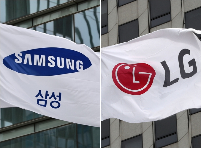 삼성전자와 LG전자가 빔 프로젝터 시장을 공략한다. 사진은 삼성전자, LG전자 깃발(왼쪽부터). /사진=뉴스1
