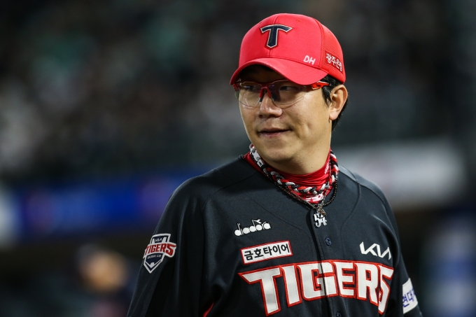 KIA 타이거즈 투수 양현종이 19일 KBO리그 사직 롯데 자이언츠전에서 7⅔이닝 2실점으로 호투해 시즌 3승 및 통산 150승을 달성했다.(KIA 타이거즈 제공) © 뉴스1