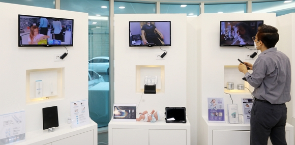  국내 제약바이오기업들이 디지털헬스케어를 잇따라 비즈니스 모델로 삼고 있다. 사진은 지난해 서울시 홍릉에 디지털 헬스케어 전용 창업공간인 'BT-IT 융합센터' 모습. /사진=뉴스1
