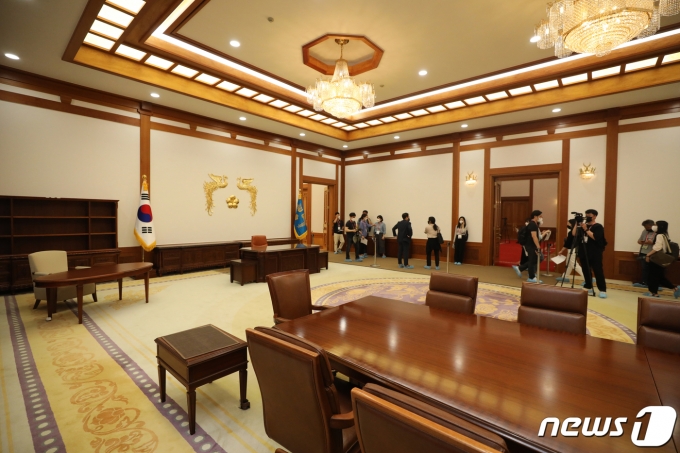 25일 오후 서울 종로구 청와대 본관 대통령 집무실이 언론에 공개되고 있다. 2022.5.25/뉴스1 © News1 황기선 기자
