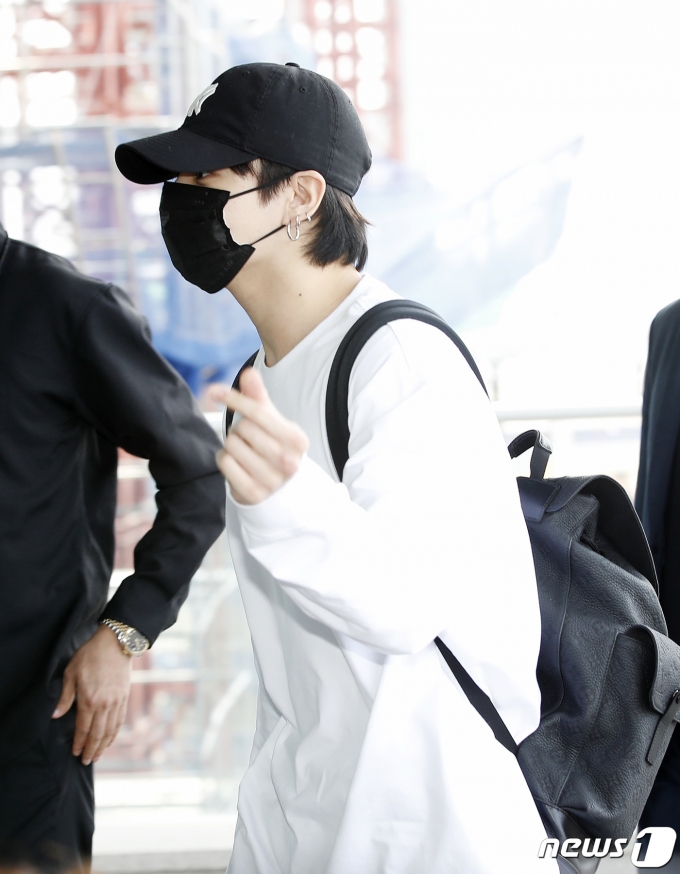 [뉴스1 ★]방탄소년단 정국, 왕자님 비주얼로 공항 올킬
