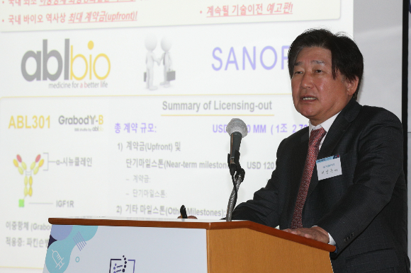 이상훈 에이비엘바이오 대표가 국내 기업 중 유일하게 맥킨지 심포지엄의 패널로 나선다. 이 대표가 지난 3월31일 서울 중구 롯데호텔에서 열린 '제15회 뉴스1 바이오리더스클럽 조찬'에서 기조연설을 하고 있다./사진=뉴스1