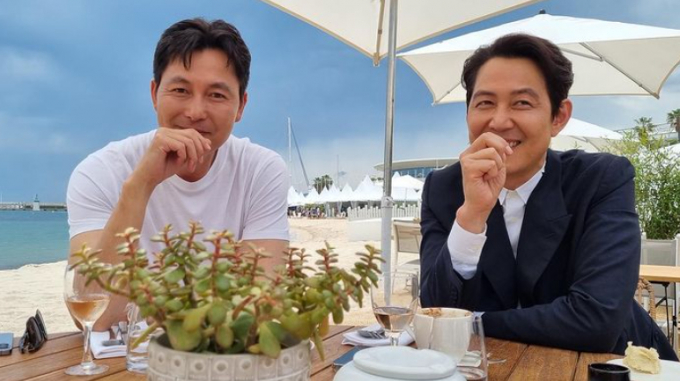 배우 이정재(오른쪽)의 첫 연출작 '헌트'는 개봉 전부터 큰 관심을 받았다. /사진=정우성 인스타그램 갈무리