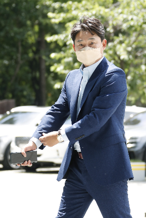이천수가 아내 심하은의 허락도 없이 침실을 포장마차로 개조했다. 사진은 이천수 지난해 6월 오후 서울 양천구 목동 SBS에서 열린 `골때리는 그녀들` 제작발표회에 참석하는 모습./사진=뉴스1