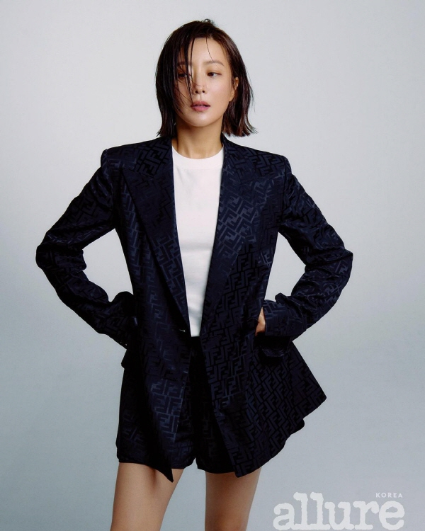사진=김희선 인스타그램/ 얼루어 코리아