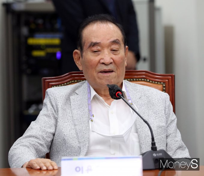[머니S포토] 국회 찾은 이용희 더불어민주당 상임고문