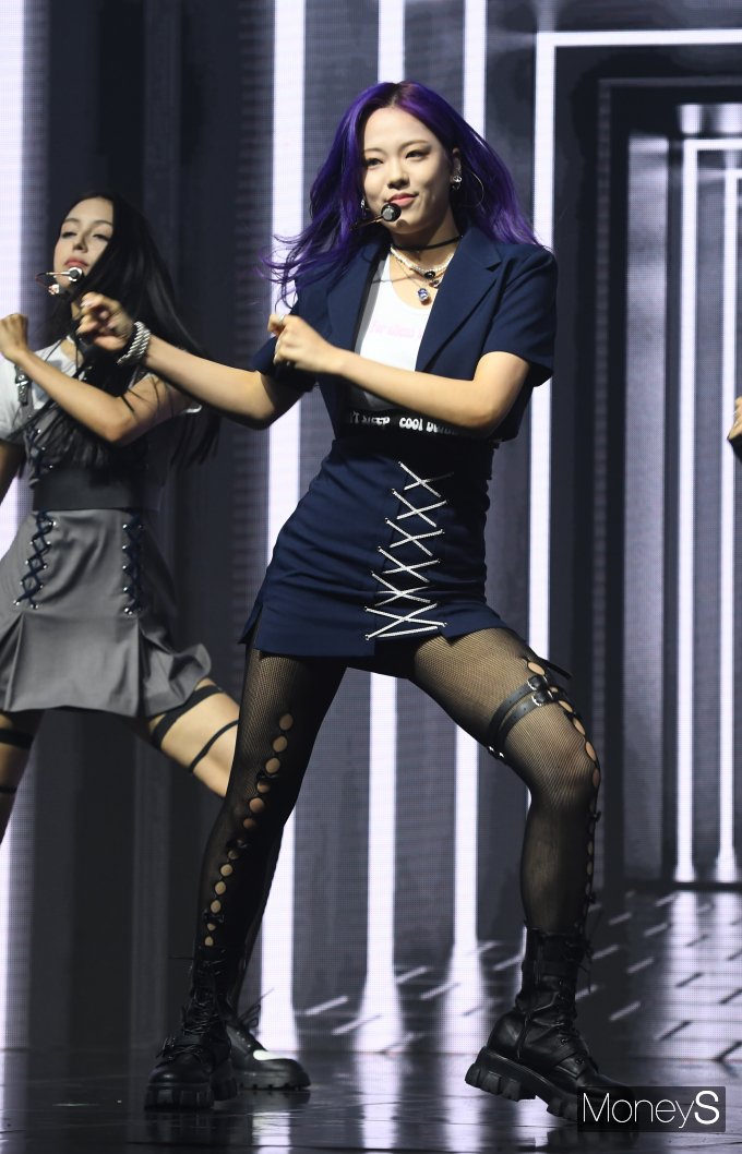 [머니S포토] 라필루스 유에 '파워풀한 댄스'