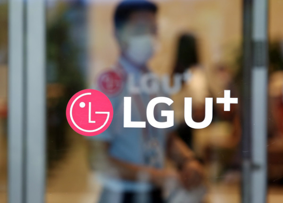 회삿돈 수십억원을 빼돌린 혐의를 받는 LG유플러스 직원이 필리핀으로 도피했다가 자진 입국해 구속 송치했다. /사진=뉴스1