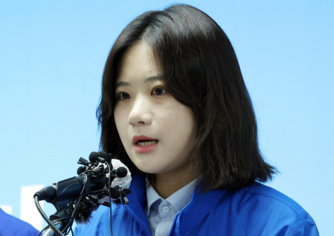 박지현 전 더불어민주당 비대위원장이 페이스북에 민주당의 현실을 부정하며 국민에게 부끄럽다는 글을 적었다. 사진은 박 전 비대위원장이 지난달 30일 인천 계양구 이재명 국회의원 후보 캠프사무실에서 합동 기자회견을 하는 모습. /사진=뉴시스