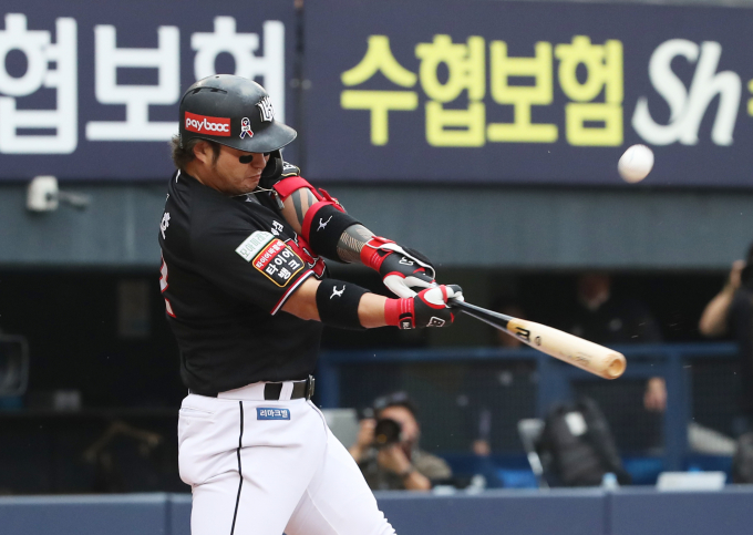 박병호가 지난 21일 KBO리그 최초 9시즌 연속 20홈런을 쳤다.  사진은 박병호가 타격하는 모습. /사진=뉴스1
