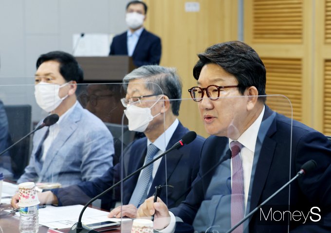 [머니S포토] 국민의힘 1호 공부모임 발족 축하 발언하는 '권성동'