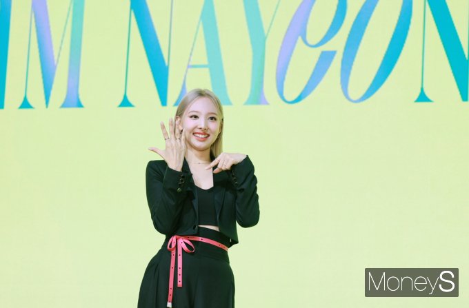 머니S포토] 트와이스 나연, 7년만에 '첫' 솔로앨범으로... - 머니S