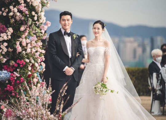 배우 손예진의 임신 소식에 동료들의 축하 행렬이 이어지고 있다. /사진=VAST 엔터테인먼트