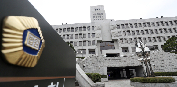 대규모 펀드환매 중단 사태 관련 혐의로 재판에 넘겨진 김재현 옵티머스 대표가 이달 14일 대법원의 최종 판결을 받는다. 사진은 서울 서초구 대법원 모습. /사진=뉴스1