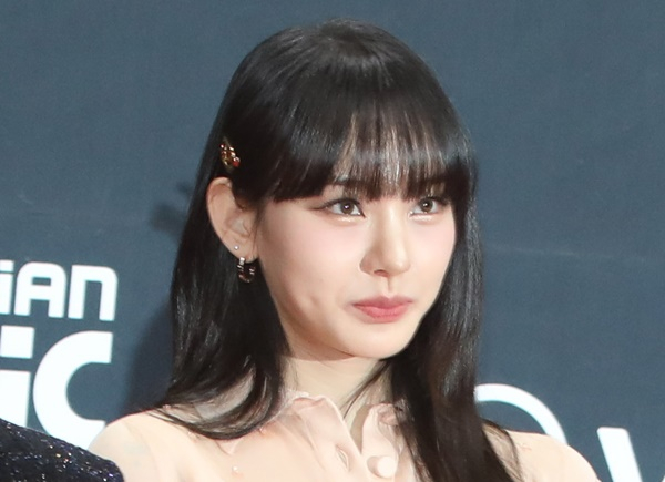 댄서 노제 측이 소셜네트워크서비스(SNS) 광고 계약 논란에 대해 사과했지만 이미지 타격이 불가피할 전망이다. 사진은 지난해 12월 경기 파주시 CJENM스튜디오센터에서 열린 2021 엠넷 아시안 뮤직 어워즈(MAMA) 레드카펫 행사에 참석한 댄서 노제. /사진=뉴스1