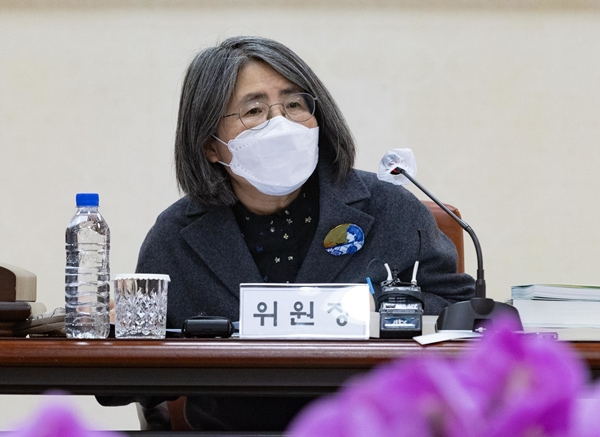 5일 법원에 따르면 대법원 양형위원회가 전날 117차 회의를 열고 성범죄 양형기준 수정안을 심의·의결했다. 사진은 지난 3월 서울 서초구 대법원에서 열린 제115차 양형위원회 회의에서 모두발언을 하는 김영란 양형위원회 위원장. /사진=뉴스1 