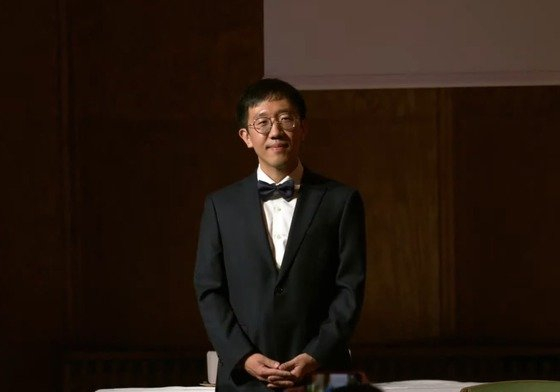 허준이 미국 프린스턴대학 수학과 교수가 수학계의 노벨상이라 불리는 필즈상을 수상했다. /사진=뉴스1 (국제수학연맹 2022년 세계수학자대회 생중계 화면 캡처)