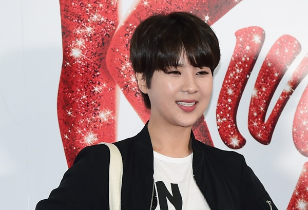 강유미가(39)가 결혼 3년 만에 파경설에 휩싸였다. 사진은 지난 2016년 서울 용산구 한남동 블루스퀘어에서 열린 뮤지컬 '킹키부츠' VIP 행사에 참석한 코미디언 강유미. /사진=뉴스1