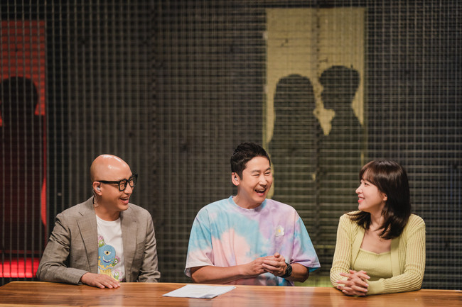 홍석천·신동엽·하니가 MC를 맡은 국내 최초 리얼 커밍아웃 로맨스 '메리 퀴어'가 첫방송을 앞두고 있다. /사진=웨이브 제공