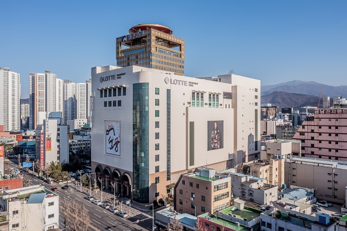 현대백화점그룹이 광주광역시에 대규모 문화복합몰 ‘더현대 광주’(가칭) 출점을 추진하면서 신세계와 롯데도 투자 의지를 드러냈다. 사진은 롯데백화점 광주점./사진제공=롯데백화점
