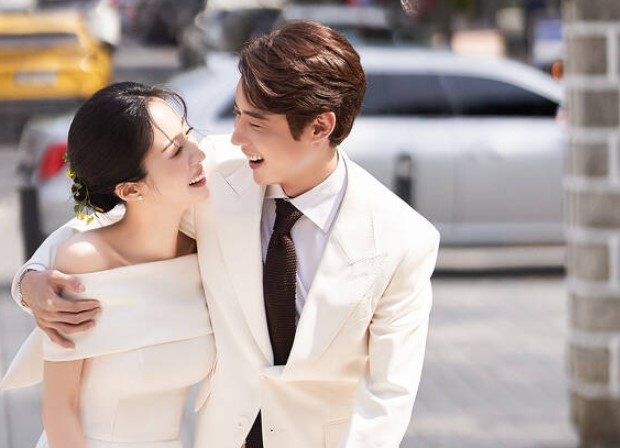 배우 주민하가 17일 서울 모처에서 4세 연하 예비신랑과 화촉을 밝히고 부부의 연을 맺는다. /사진=뉴스1(주민하 제공)