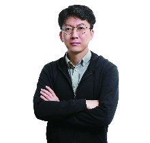 펄어비스가 최근 출시작의 부진으로 위기에 처했다. 업계 전망도 어두운 데다 주가마저 흔들리면서 이를 반등시킬 신작이 절실한 상황이다. 사진은 허진영 대표. /사진제공=펄어비스 