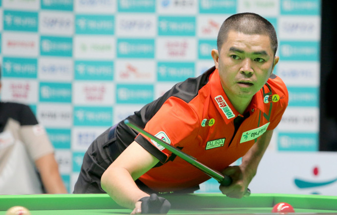 응우옌 꾸억 응우옌이 박정근을 꺾고 '하나카드 PBA-LPBA 챔피언십' 32강에 진출했다. 사진은 응우옌의 경기 장면. /사진=PBA