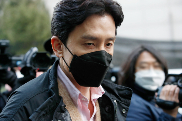 가수 겸 작곡가 유희열이 22일 '유스케' 방송을 끝으로 하차한다. 사진은 지난 2020년 서울 여의도 kbs에서 열린 KBS '유희열의 스케치북' 방송 녹화를 위해 출근하는 유희열. /사진=뉴스1 