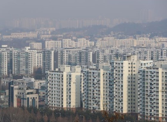 정부가 내년부터 적용할 세재개편안을 21일 발표한 가운데 전문가들은 집값 하락세가 계속 이어질 것이라고 내다봤다. /사진=뉴스1