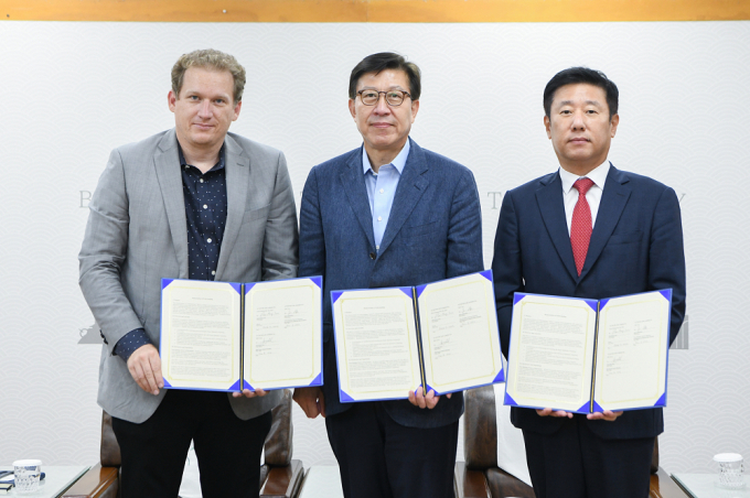 지난 6월 10일 부산시와 IBM간 양자컴퓨팅 생태계 조성을 위한 MOU를 체결했다./사진=부산시