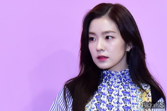 스태프에게 갑질을 했다는 폭로에 대해 사과했던 레드벨벳 아이린이 절친한 스태프와 함께 단독 리얼리티에 출연한다. 사진은 지난 2019년 12월23일 서울 중구 소공동 롯데백화점 본점에서 열린 이탈리아 브랜드 프라다의 드림스케이프 팝업 스토어 오프닝 이벤트에 참석한 가수 아이린. /사진=임한별 기자