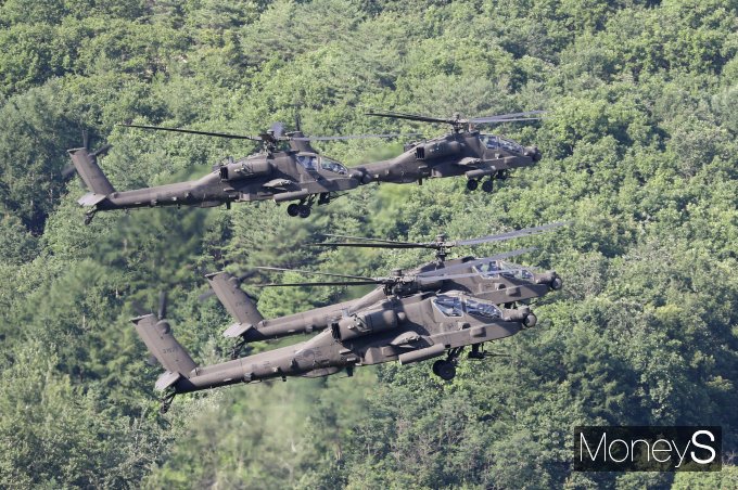 [머니S포토] AH-64E 아파치 가디언 공격헬기 '힘차게 기동'