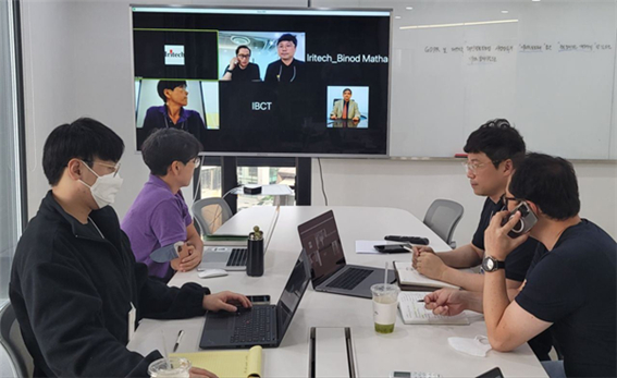  IBCT가 개인정보 최대 규모 시장인 인도 정부 산하기관과 기술 검증(POC)계약을 체결했다.  사진은 온라인으로 인도 현지와 기술 검증(POC) 계약을 진행하는 모습. /사진=IBCT