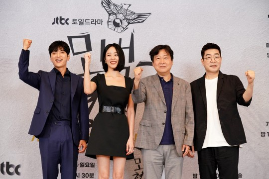 JTBC '모범형사2'가 시즌1보다 더 강력하게 돌아온다. 사진은 배우 장승조, 김효진, 조남국 감독, 손현주(왼쪽부터). /사진=JTBC 제공