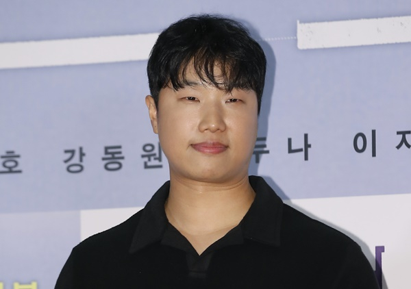 그룹 SG워너비 멤버 김진호(36)가 오는 10월 결혼한다. 사진은 지난달 2일 오후 서울 용산CGV에서 열린 영화 '브로커' VIP 시사회에 참석한 SG워너비 김진호./사진=뉴스1