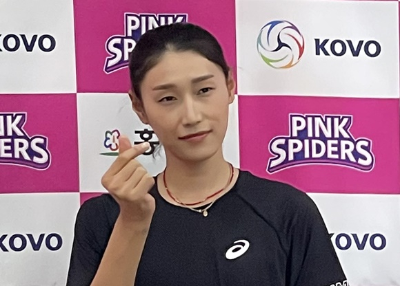국내 무대로 복귀한 김연경이 다시 만난 흥국생명 선수들과 컵대회 준비에 매진하고 있다. /사진=뉴스1 