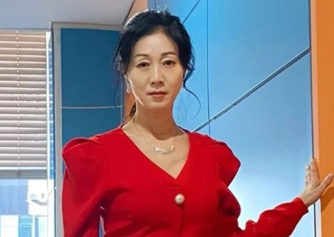 배우 방은희(55)의 SNS 심경글에 팬들이 우려의 목소리를 냈다. /사진=방은희 인스타그램