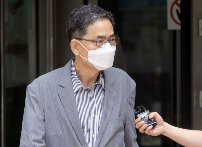 이성문 전 화천대유자산관리 대표가 곽상도 전 의원 아들에게 지급한 금액에는 위로금이 포함된 것이라고 주장했다. 사진은 10일 서울 서초구 서울중앙지방법원에서 열린 공판을 마친 후 법원을 나서는 곽 전 의원. /사진=뉴스1