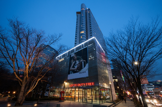 롯데면세점이 9월 말 강남권 면세점인 코엑스점 운영을 종료한다. 롯데면세점 코엑스점. /사진=롯데면세점