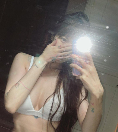 현아가 한밤중에 올린 셀카가 이슈다./사진=현아 인스타그램 