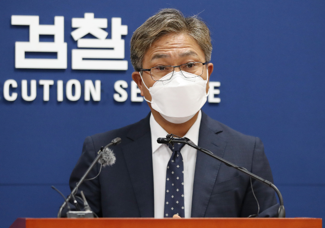 검찰이 마약·조직범죄를 뿌리 뽑을 예정이다. 사진은 신봉수 대검 반부패강력부장이 지난달 21일 서울 서초구 대검찰청에서 서민경제범죄 관련 브리핑을 하는 모습. /사진=뉴스1