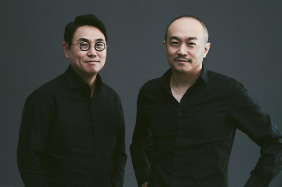 네이버·카카오 수장들의 상반기 보수가 공개됐다.  사진은 여민수(왼쪽), 조수용 카카오 공동대표. /사진=카카오