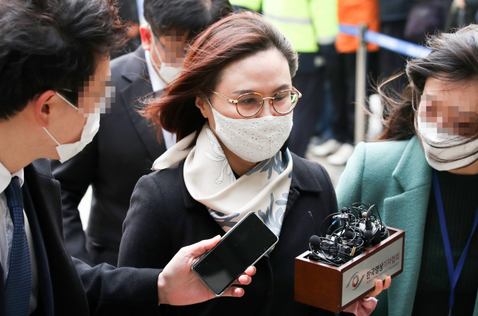 정경심 전 동양대 교수 임시 석방 여부에 대한 심의위원회가 곧 열린다. 사진은 지난 2020년 12월 서울중앙지법에서 열린 1심 선고 공판에 출석하는 정 전 교수. /사진=뉴시스