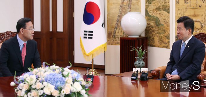 [머니S포토] 의장 예방 주호영 