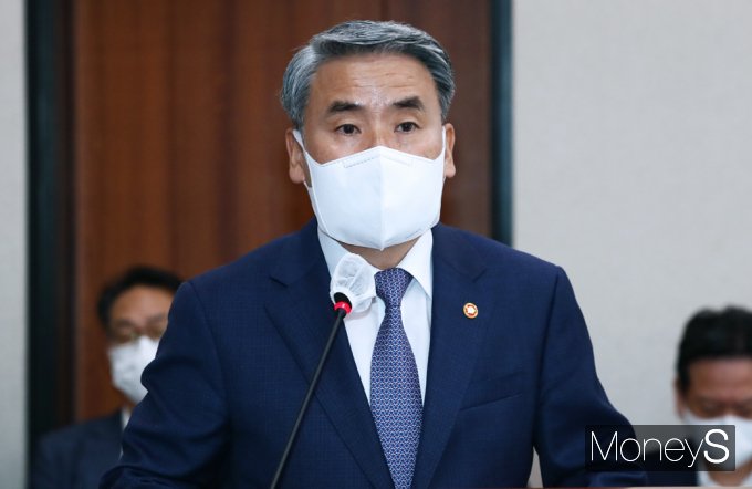 [머니S포토] 업무보고하는 이종섭 국방 장관