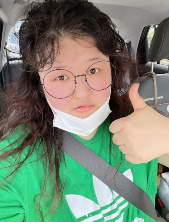 개그맨 이국주가 부기가 쫙 빠진 모습을 공개해 눈길을 끌었다. /사진=이국주 인스타그램