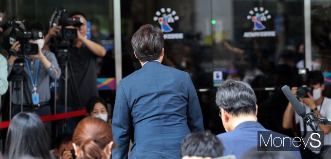 [머니S포토] 강력반발 법정대응 이준석 
